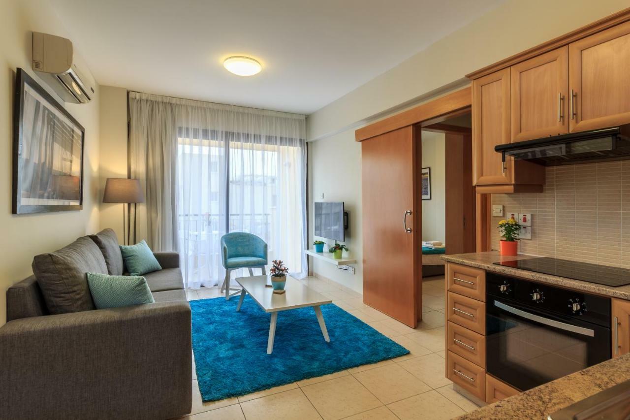 Soho City Apartments 라르나카 객실 사진